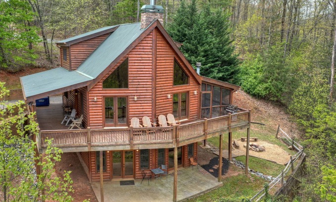 Raccoon Ridge Cabin | Exceptional Views at Aska Adventure Area - Pet Friendly Retreat