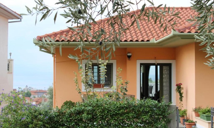 Agria House | Pet-Friendly Getaway at View House - Rated 9.7/10