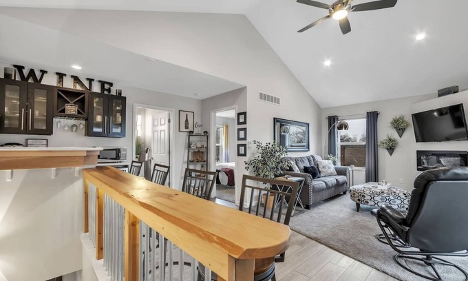 Lake Fenton Apartment | Enchanting Lake Fenton Retreat with Hot Tub & Breakfast