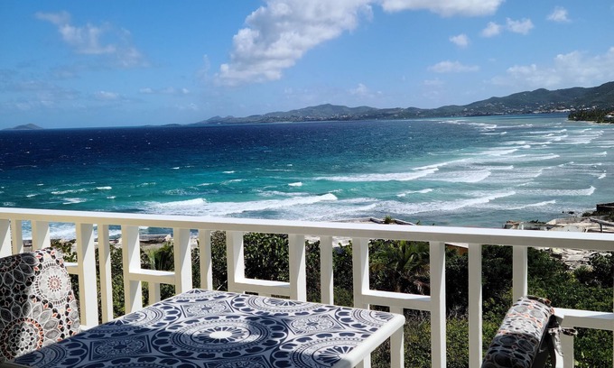 Estate East Street Condo | Ocean View Paradise: Guests Rate 10/10 at Renovated Condo