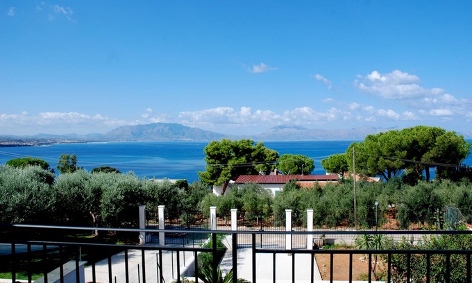 Citta del Mare Villa | Experience the Gulf of Castellamare: Art, Serenity & Oceanfront