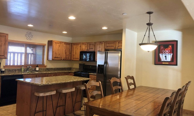 Bear Hollow Village House | Inviting Retreat with Hot Tub & Ski Resort Views!