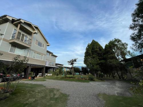 Puli House | Highly Rated View on View B&B with Family-Friendly Dining
