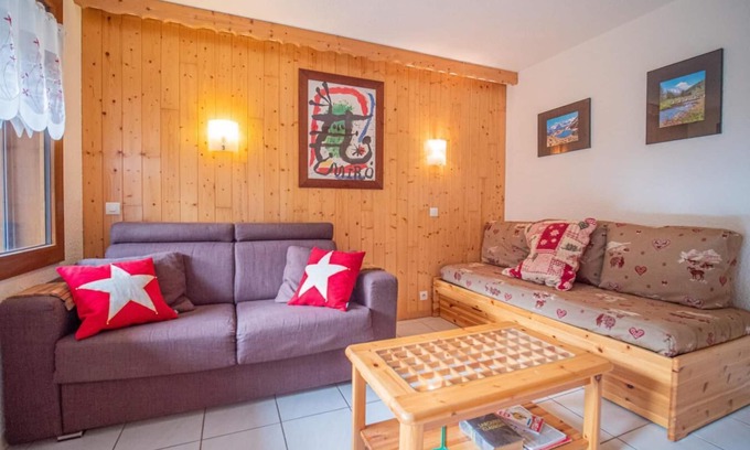 Les Avanchers-Valmorel Apartment | Scenic Ski Retreat with Terrace, TV, and Spa in Valmorel
