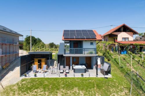 Veliko Trgovisce House | Experience View&Wine: Family-Friendly with Hot Tub & Kitchen