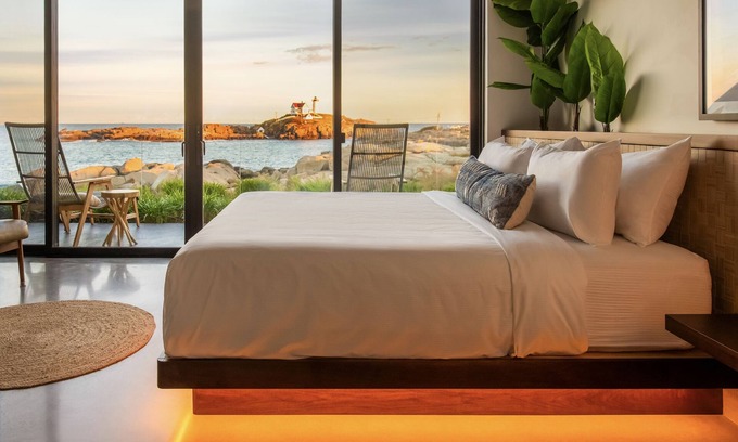 York Beach Hotel | Ocean View Retreat at ViewPoint Hotel – Rated 10/10!