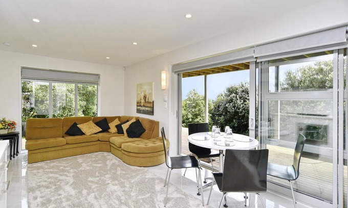 Mount Pleasant Apartment | Modern Townhouse at Cannon Hill with Scenic Views & Amenities
