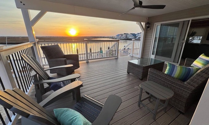 Beach Haven West House | Views Galore! Pet Friendly, Waterfront, Sunsets, under 10 minutes to LBI beaches