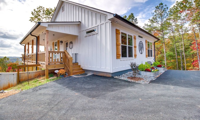 Ellijay Cottage | Idyllic Ellijay Cottage with Hot Tub & Breathtaking Views
