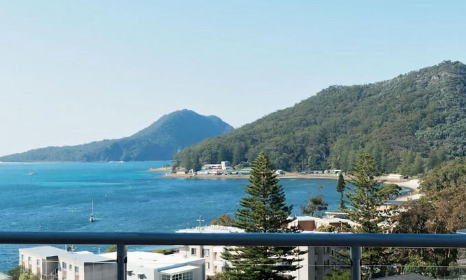 Shoal Bay Apartment | Experience Breathtaking Ocean Views at Shoal Bay Penthouse