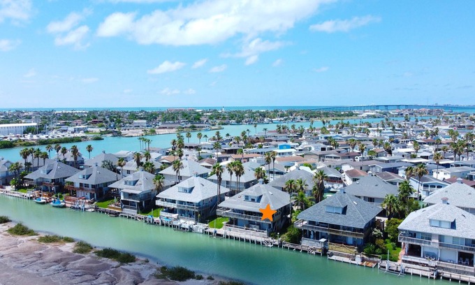 Port Isabel House | Oceanfront Heron's Sea Cottage near South Padre Island