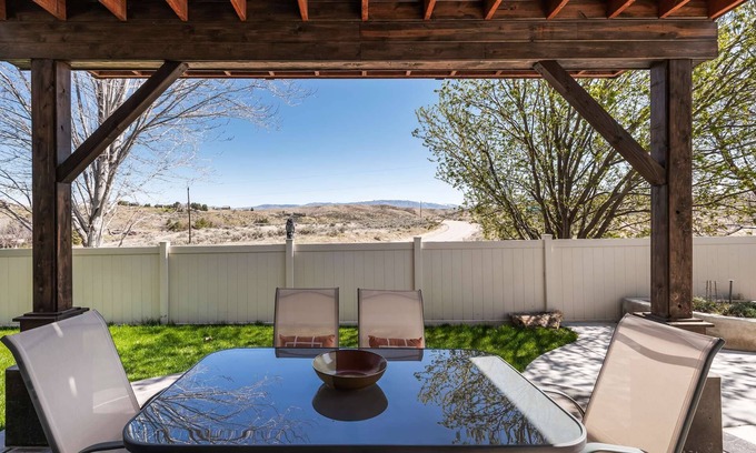 Eagle House | Enjoy Scenic Foothills Views with Family and Pets!