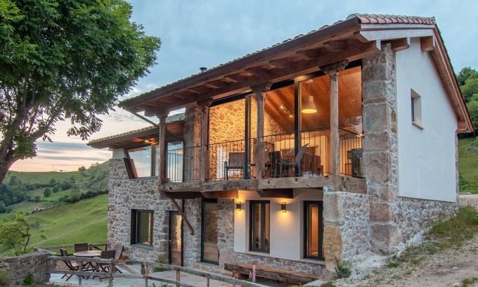 Santianes de Ola House | Unforgettable Views of the Picos de Europa with Spa Access
