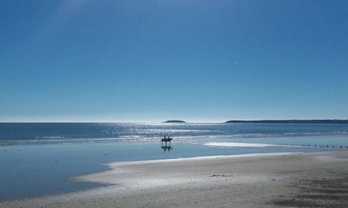 Youghal Cottage | Experience Youghal Bay Views Just 300 Meters from the Beach