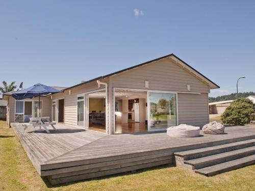 Matarangi House | Oceanfront Views on Matarangi - Family-Friendly Retreat