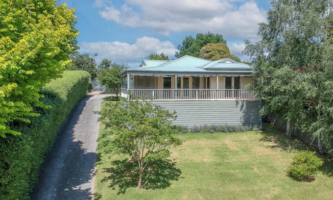 Healesville Apartment | Scenic Retreat at Views on Montpellier with Family Amenities