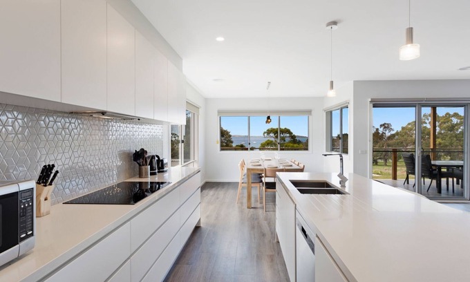 Rhyll House | Oceanfront Comfort at Views on Snapper, Rhyll