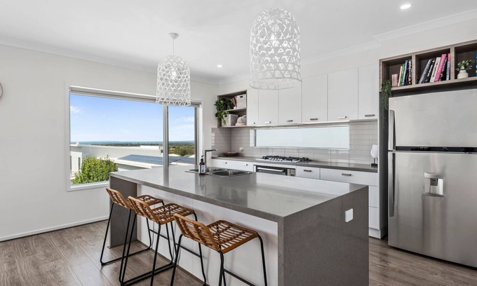 Portarlington House | Stunning Views On The Hill with Private Pool & Top Ratings