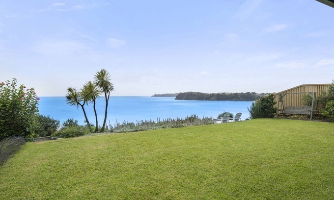 Stanmore Bay House | Views on Vipond - Stanmore Bay Holiday Home