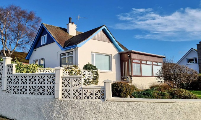 Inverness Cottage | Scenic Retreat at Sonas House with Breathtaking Views