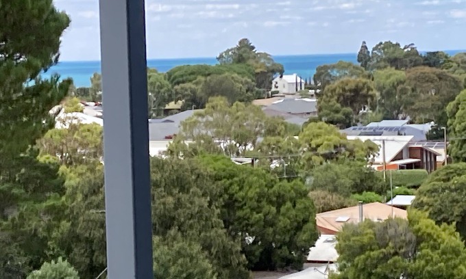 Encounter Bay House | Relaxing Oceanfront Retreat with Bay Views and Breakfast