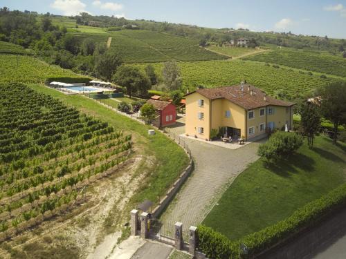 Santo Stefano Belbo Villa | Pet-Friendly Escape at Vigna Dell'Acqua - Rated 8.9/10