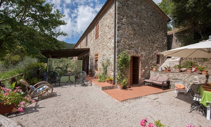 Montieri House | Explore Vignanova Barn in Alta Maremma - Rated 10/10