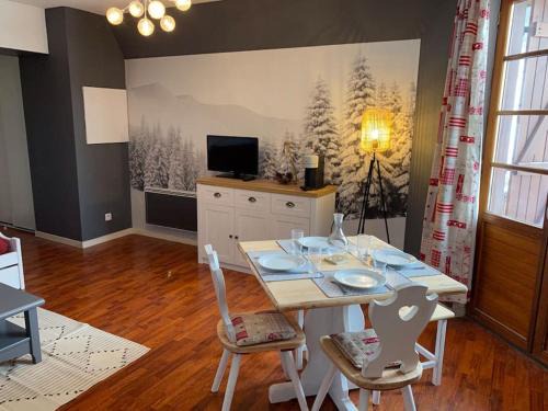 Vignec Apartment | Cozy Vignec/Saint-Lary Retreat with Pool and Balcony