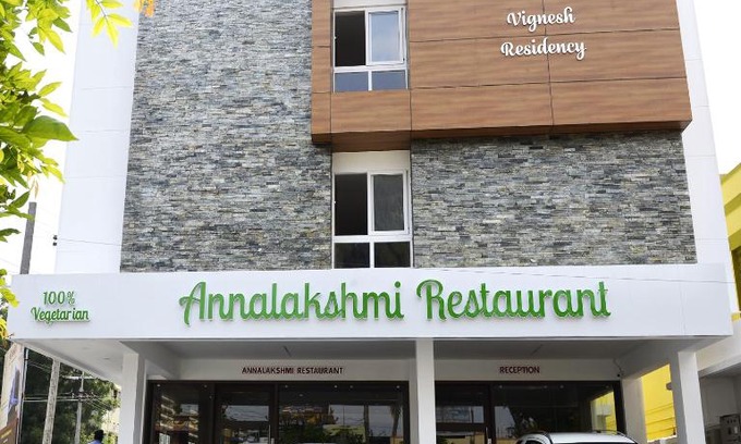Srirangam Hotel | Budget-Friendly Vignesh Residency with Family Amenities