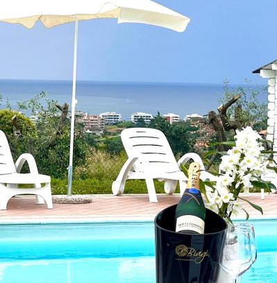 Martinsicuro Bed & Breakfast | Discover Il Vigneto Country House with Oceanfront Views