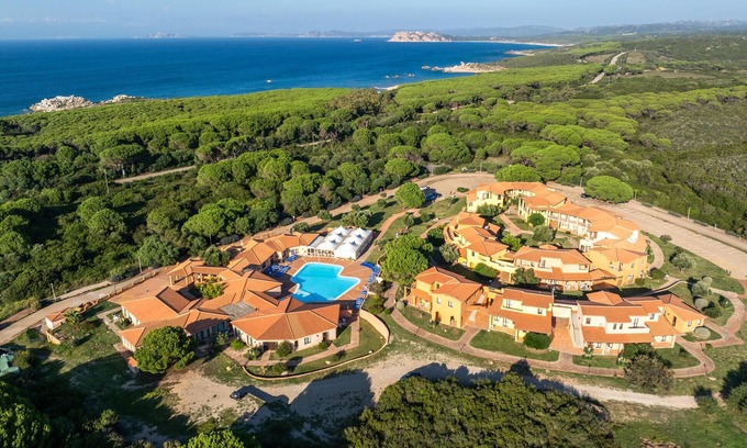 Alghero Apartment | Relaxing Family Getaway in a Scenic Terraced House