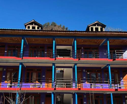 Tosh House | Comfortable Vigyan Guest House Tosh for Families and Pets