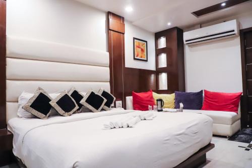 Jabalpur Hotel | Discover Hotel Vijan Palace: Family-Friendly & Accessible