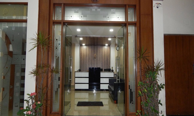 Vaniyambadi Hotel | Budget-Friendly Vijay Residency Vellore with Restaurant & Breakfast