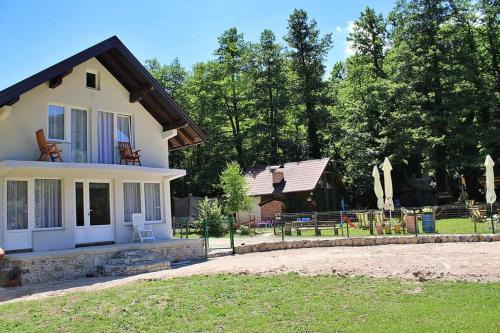 Republika Srpska House | Pet-Friendly Retreat at Vikendica Gajić - Rated 9.3/10!