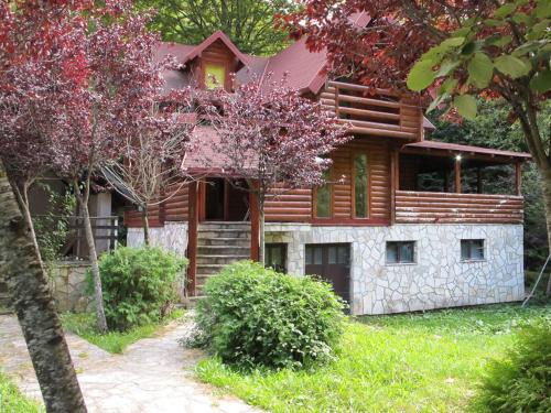 Kolasin Cabin | Family-Friendly Vikendice Biocinovici: Pet and Breakfast Included