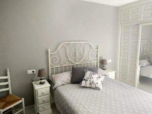 Biescas Apartment | Family-Friendly VikerBIESCAS with Kitchen Amenities