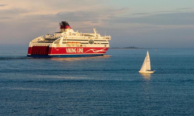Katajanokka Boat Rental | Enjoy a Night Cruise on Viking XPRS from Helsinki