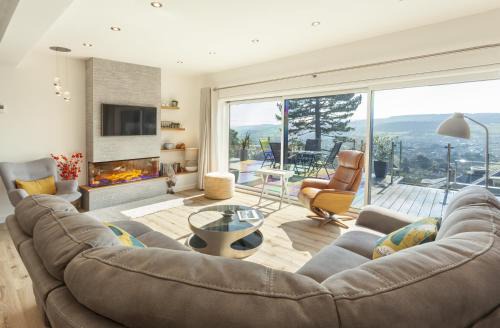 Minehead House | Discover Vikings Annexe in Minehead: 4-Star Retreat with Hot Tub