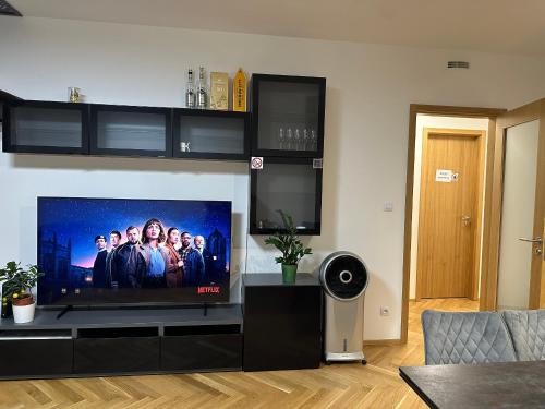 Smichov Apartment | Stylish Vikys Apartment: Family-Friendly with Kitchen Access