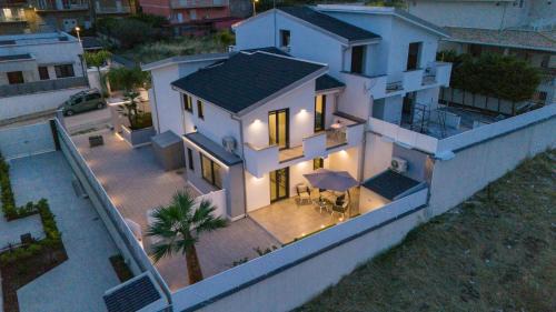 Favara House | Experience Comfort at Vilè Home - Pet Friendly Villa Stay