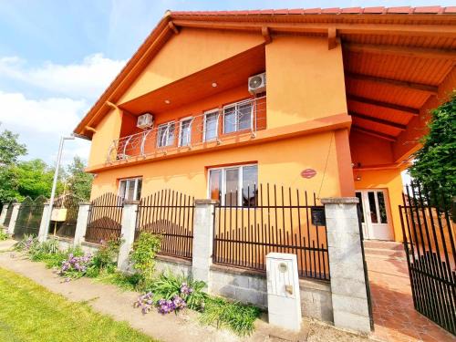 Sanmihaiu Roman Apartment | Vilă cu 3 dormitoare