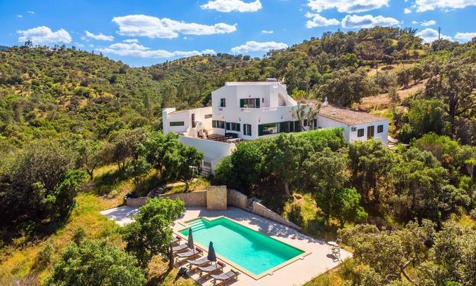 Corte Vidreiro Villa | Elegant Villa Eiras Altas with Private Pool & Spa