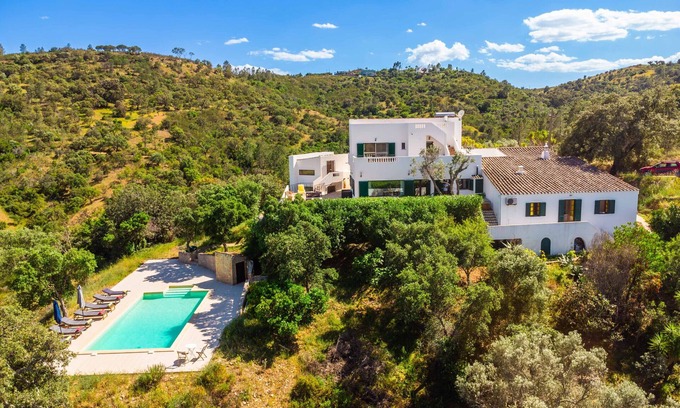 Corte Vidreiro Villa | Relaxing Retreat at Villa Eiras Altas Grande by Portucasa