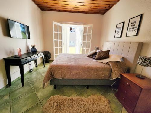 Vila Iara Apartment | Pet-Friendly Quatro Estacoes Hospeda - Family Retreat in Campos