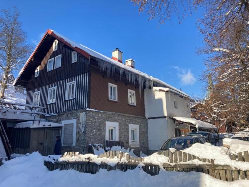 Horni Marsov House | Cozy Vila Adélka in Krkonoš with Pet-Friendly Amenities