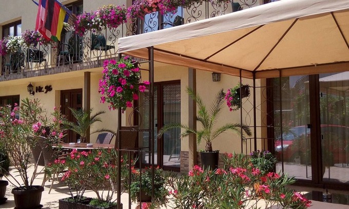 Baile Felix Villa | Elegant Vila Alma: Guest Rated 9.8 with Family Amenities