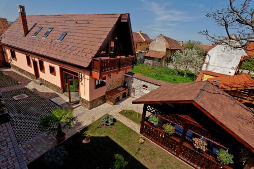 Vladeni Villa | Vila Ambient: 5-Star Oceanfront Retreat with Pool & Hot Tub