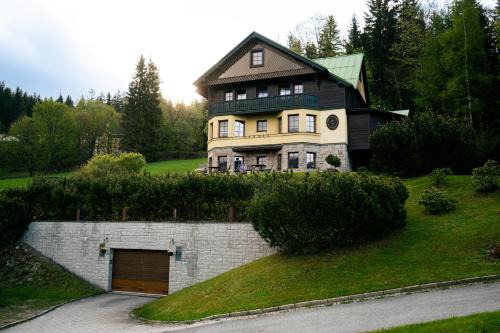 Spindleruv Mlyn House | Welcoming Pension Silva: Pet-Friendly Stay with Pool & More