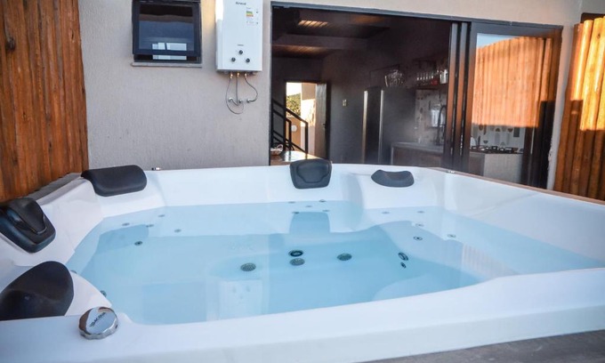 Alto Paraiso de Goias House | Vila Astra - Nature Retreat with Private Hot Tub Awaits
